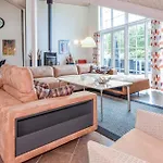 Ferienhaus Six-bedroom In
