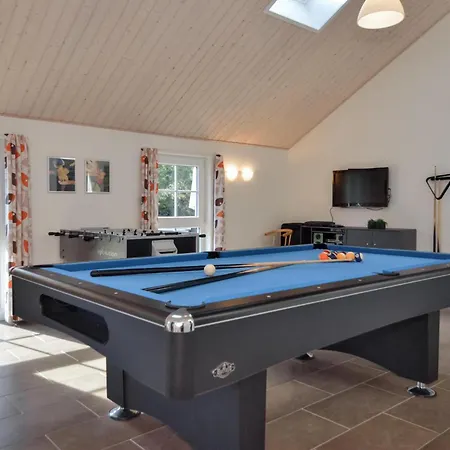 Сasa de vacaciones Six-bedroom In